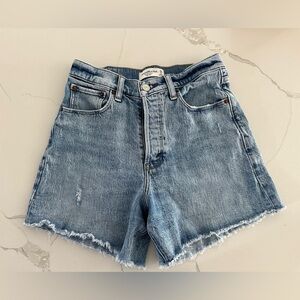 Abercrombie high rise dad shorts 

L